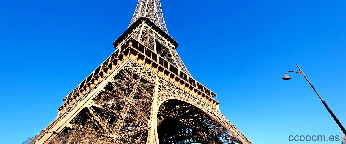 ¿Cómo se sube al primer piso de la Torre Eiffel?